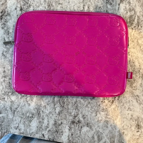 Hello Kitty Embossed Pink Case - Picture 2 of 8